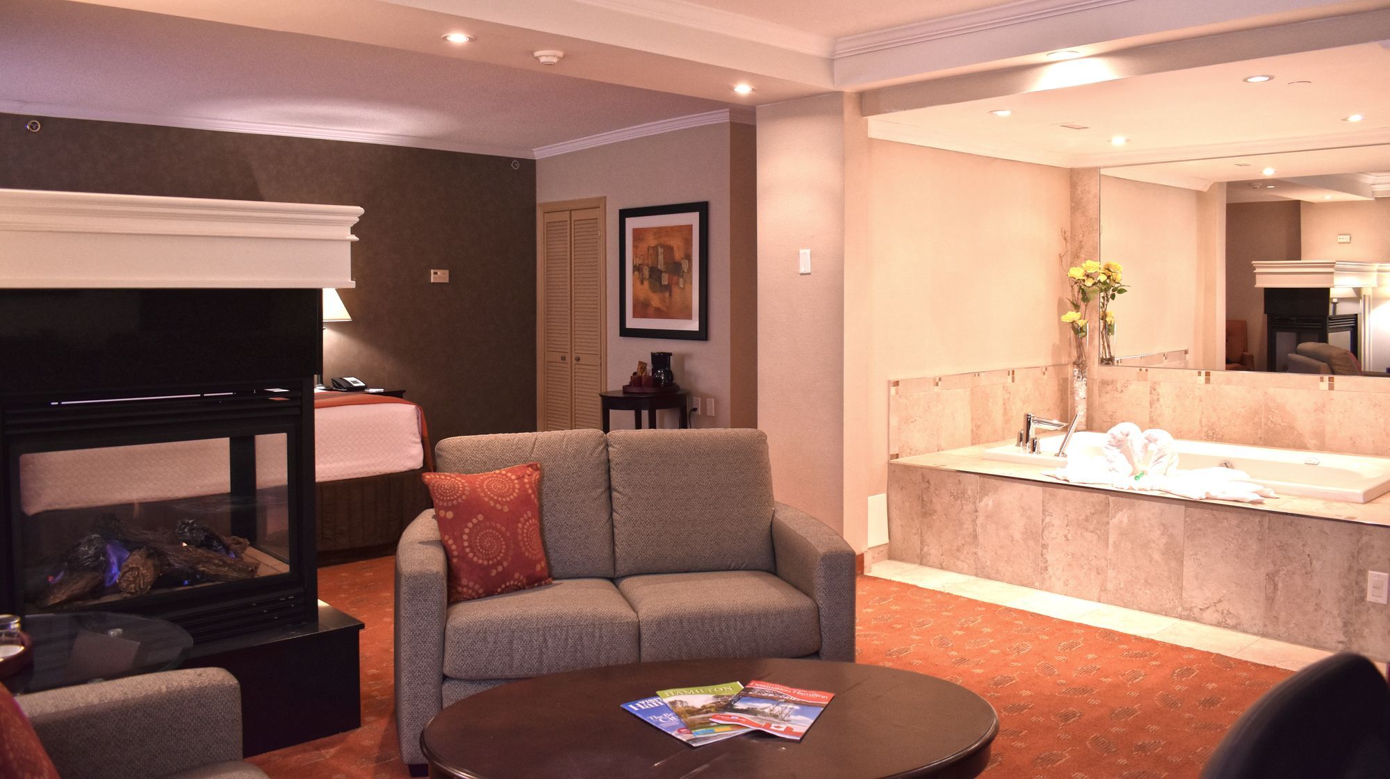 Hamilton Plaza Hotel And Conference Centre Ngoại thất bức ảnh